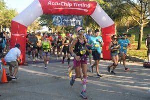 Runners starting race under inflatable timing arch